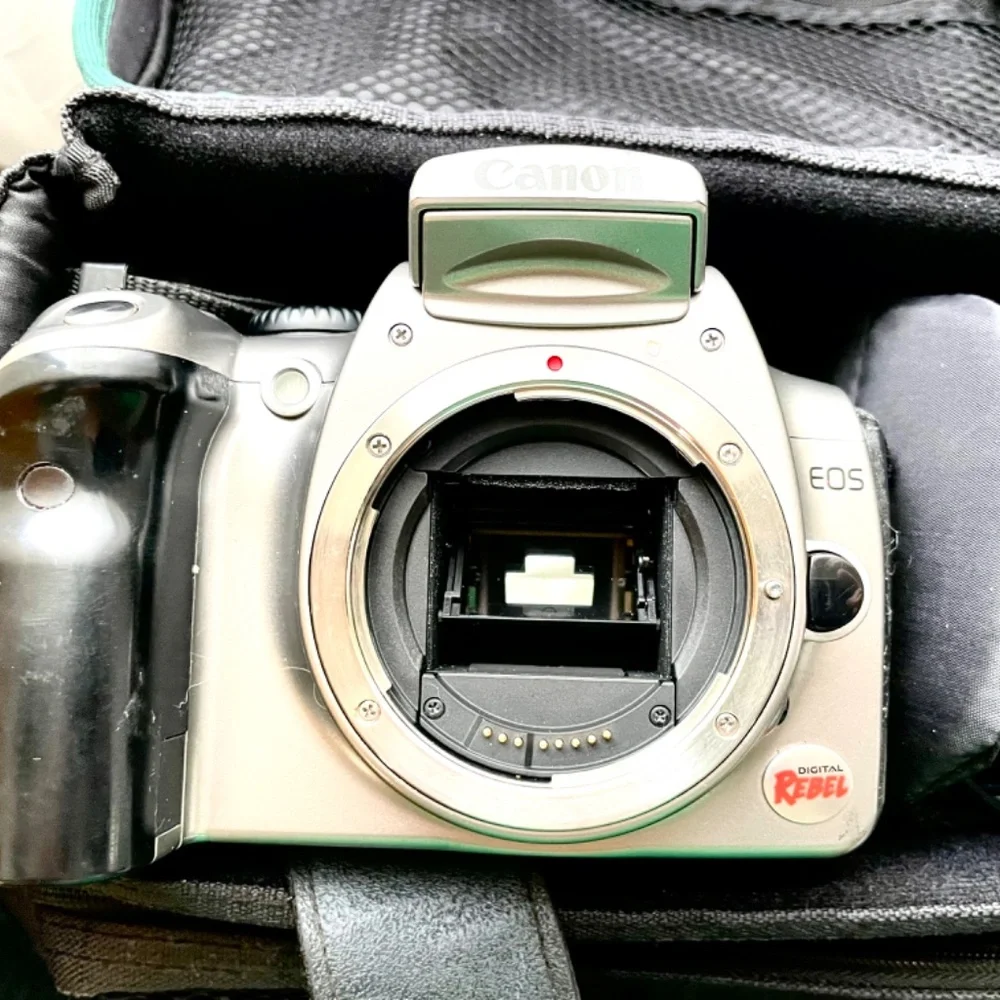 Canon EOS 300D Digital Rebel with Carry Case